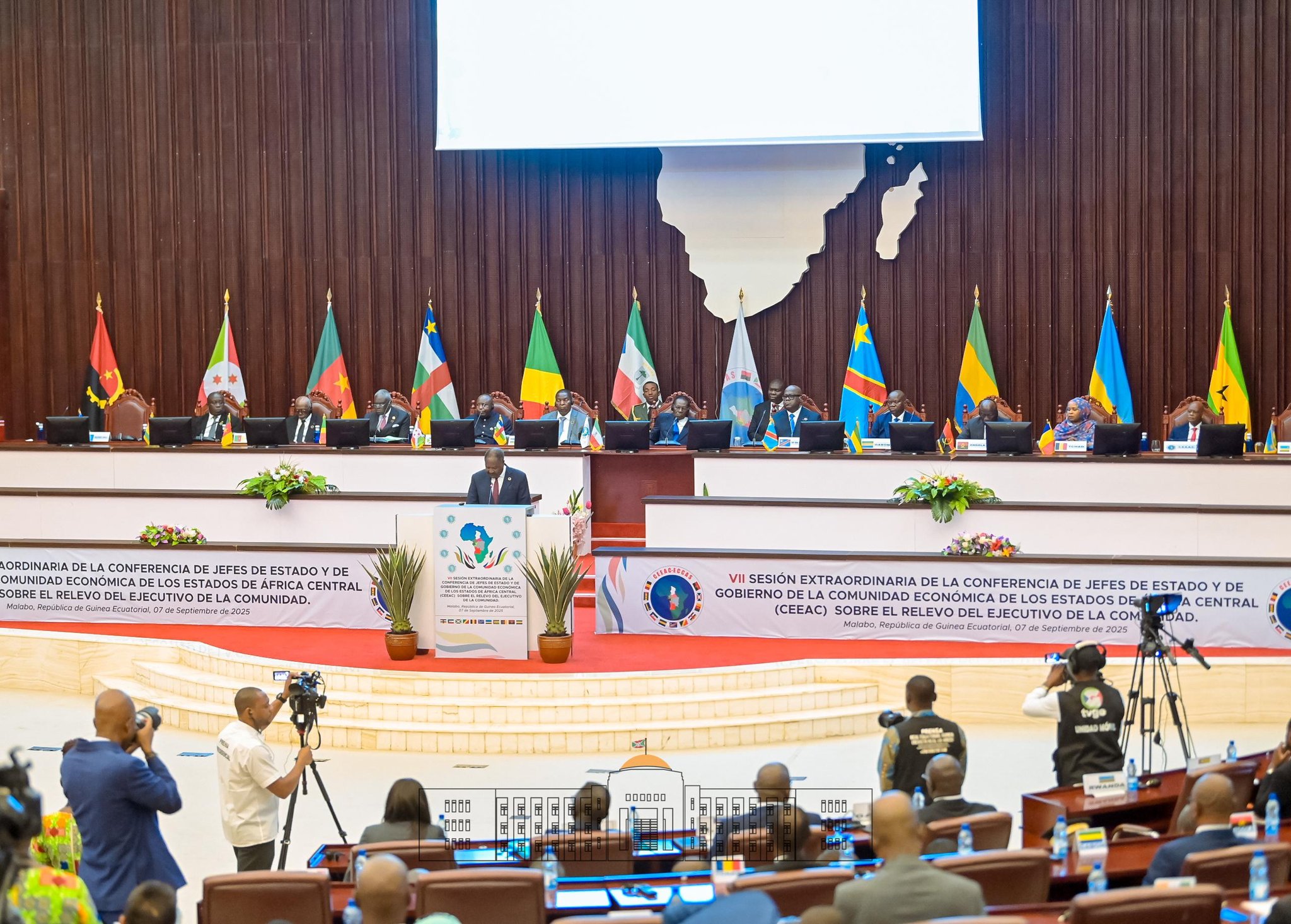 Dr. Ezéchiel Nibigira akiapishwa kama Rais wa Tume ya CEEAC mbele ya viongozi wa Afrika ya Kati